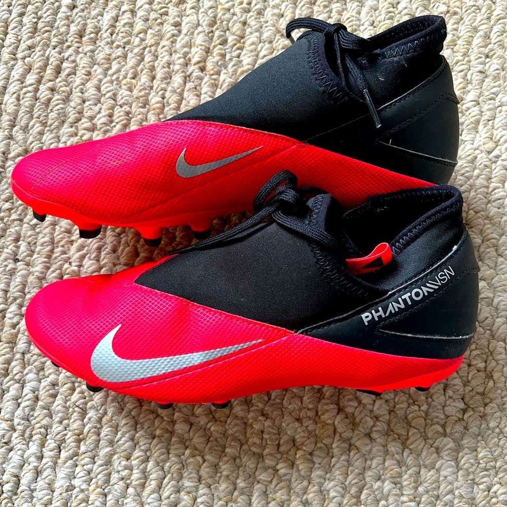 Nike Phanton VSN soccer cleats